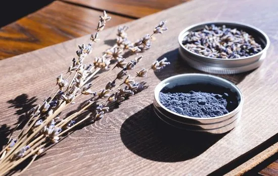 A Chemical Structure of Lavender Herb Powder Extract